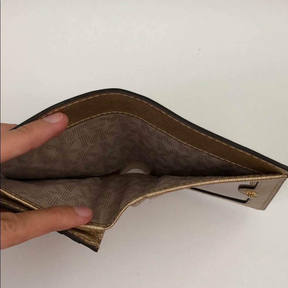 💕MK Wallet💕 - Picture 5 of 5